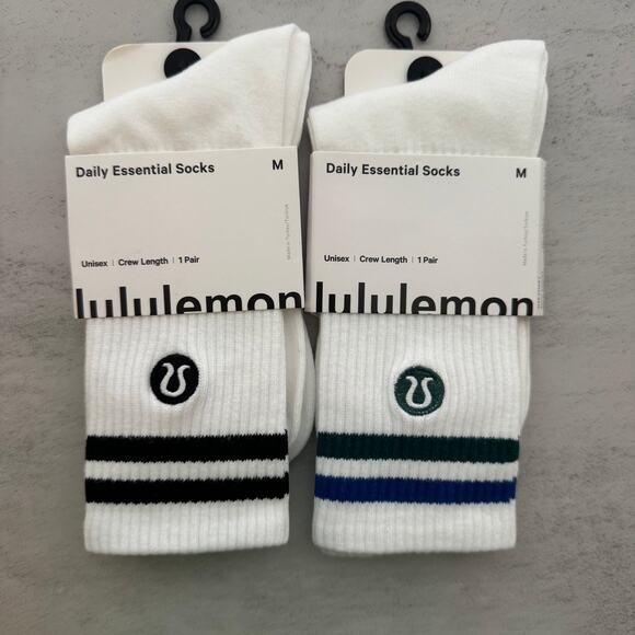 NWT LuluLemon Crew Socks M 2 Pairs - Picture 1 of 2